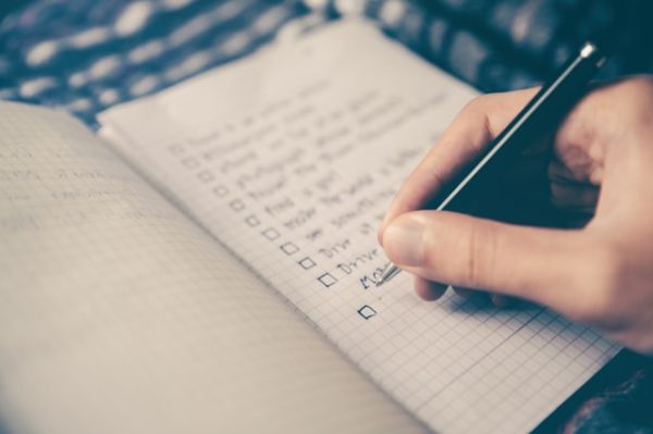 an image of a checklist to represent creating a daily routine for toddlers