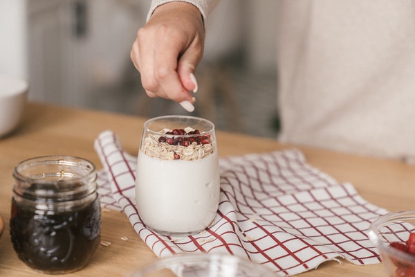 yogurt pot to represent packed lunch ideas 